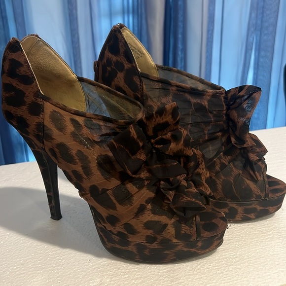 Closet clean out size 8.5 - Picture 4 of 4